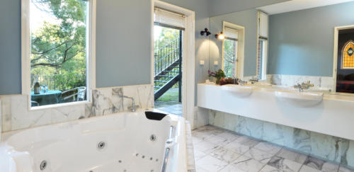 Chapel Marble bathroom - A Country House